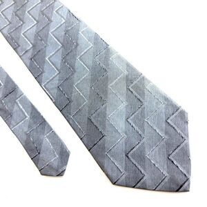 Jones‎ New York Gray Zig Zag Striped Woven Short Silk Tie
